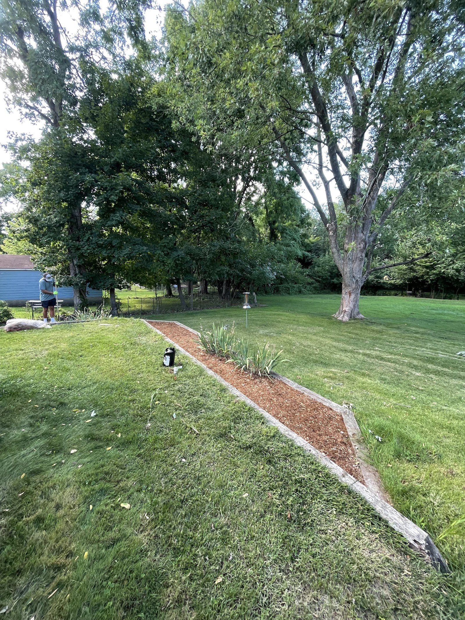 Dos Bros Lawncare & Landscape LLC in
