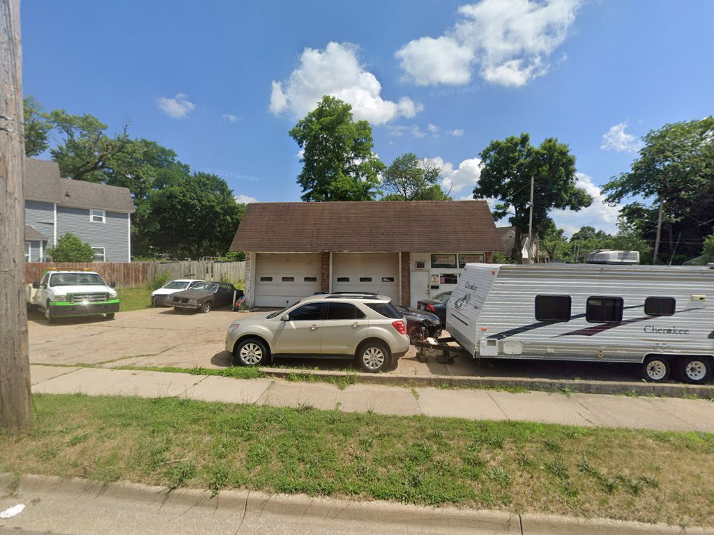Eastwoods Garage — photo