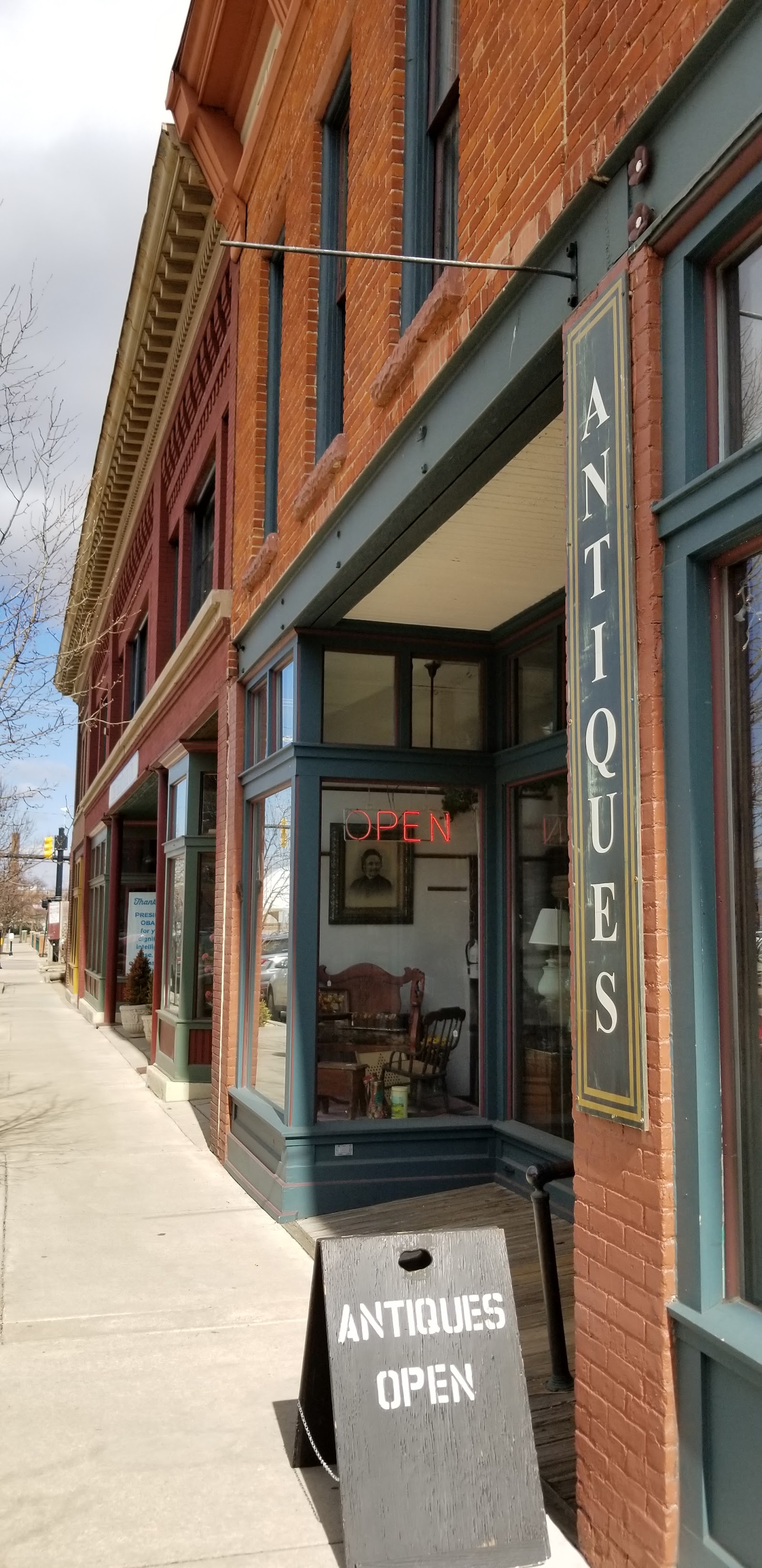 Kalamazoo Antiques Market in Kalamazoo