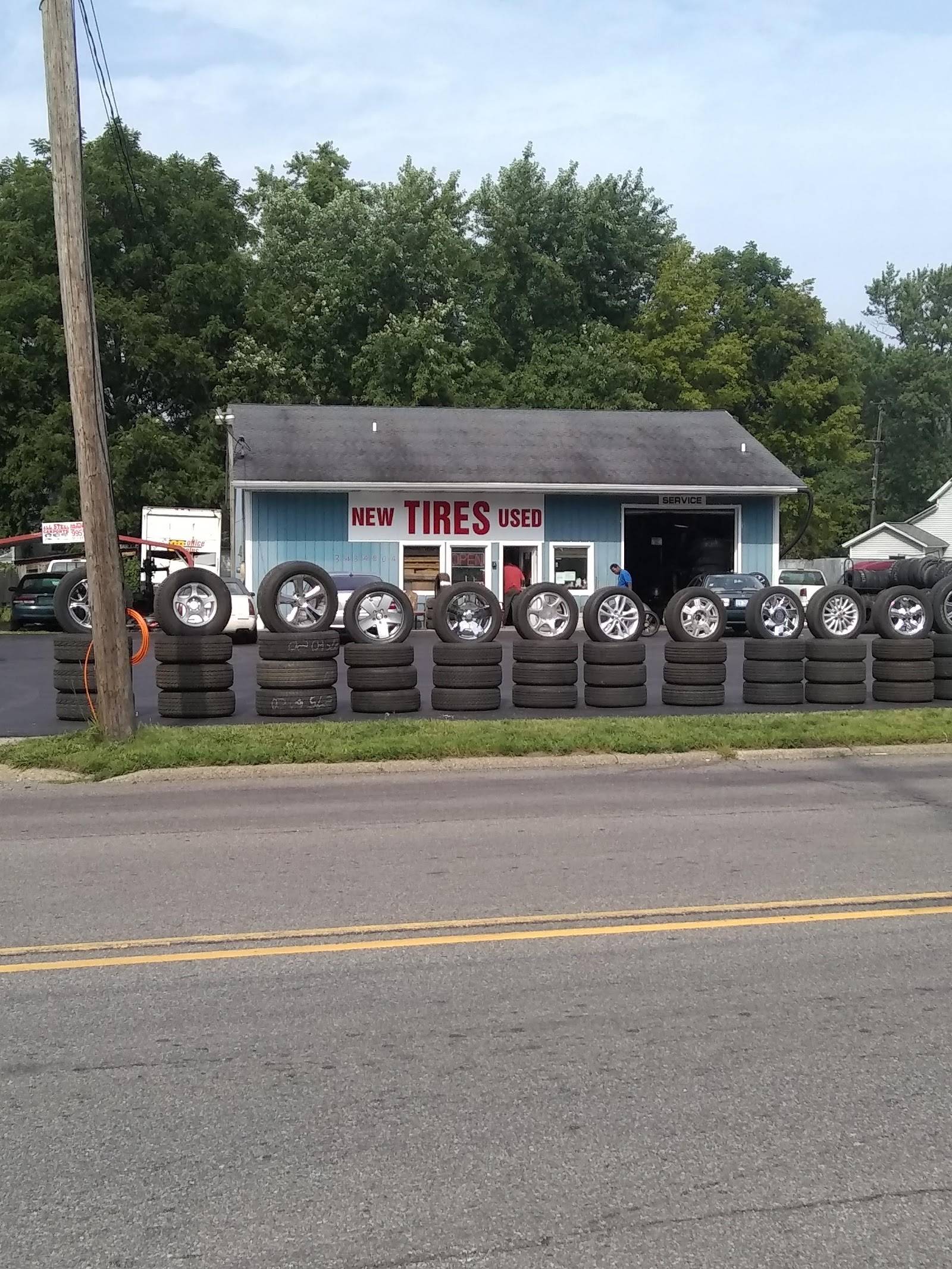 Red's Tires — photo